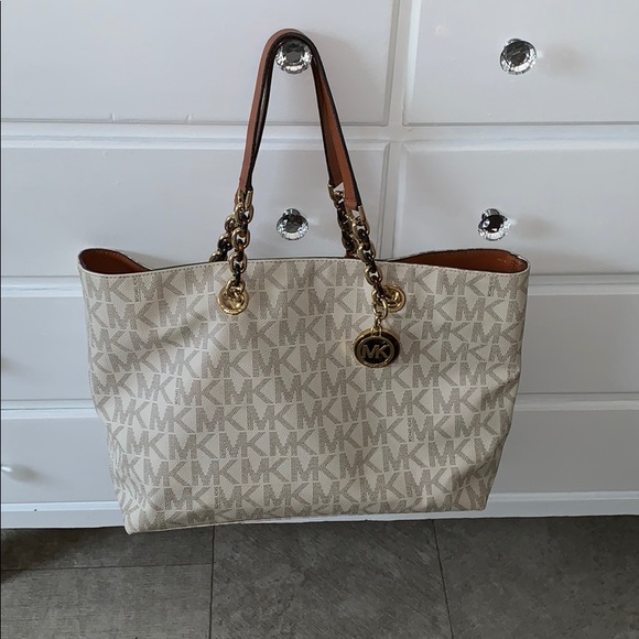 Michael Kors Handbags - Michael Kors Purse